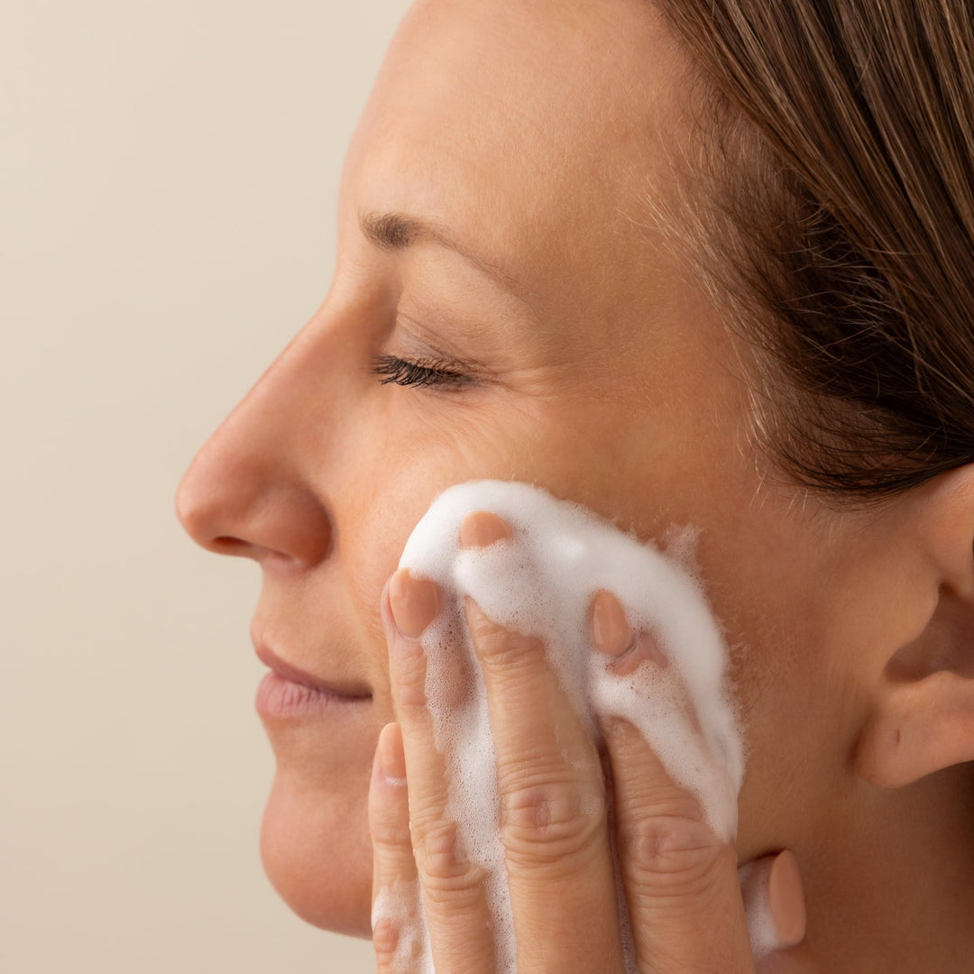 AspireLIFE® Gentle Foaming Cleanser – fragrance-free natural face wash for sensitive skin with marine and plant-based ingredients.
